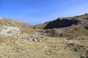 Salendo verso il Lago di Carì